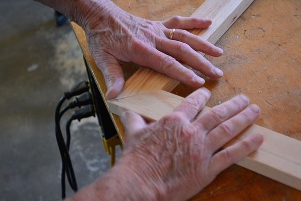 Comment fabriquer ses propres meubles avec des matériaux recyclés ?